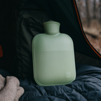 Grote Warmwaterkruik 2 Liter met Zachte Fleece Hoes – Lekvrije Sluiting, Warmte voor Voeten, Handen & Rug, 4 Kleuren Groen