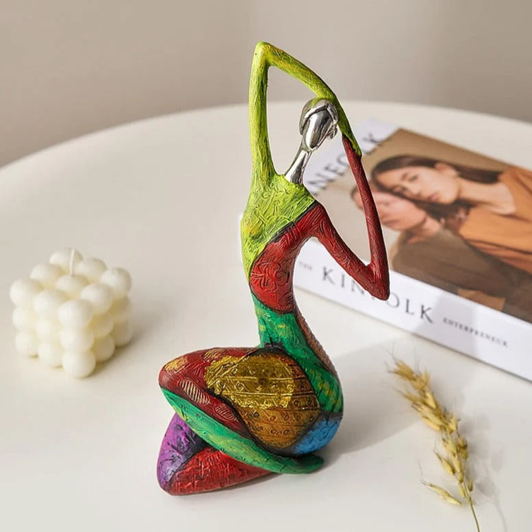 Abstract Vrouwenbeeldje van Duurzame Hars in Levendige Kleuren – Handgemaakt Kunstwerk voor Modern Interieur Valerie
