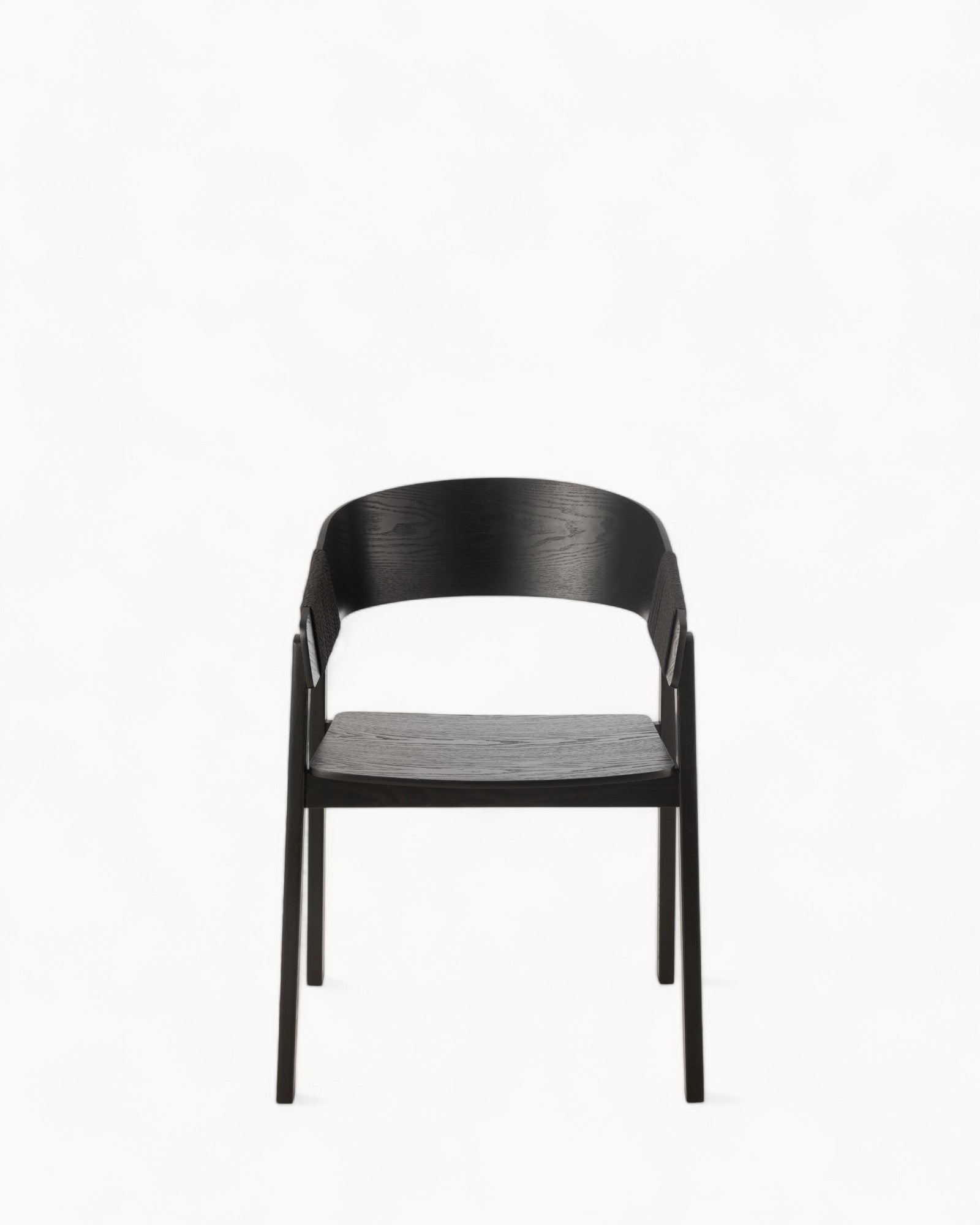 Eetkamerstoel van Essenhout met Zwart Touw – Minimalistisch en Comfortabel Ontwerp voor Moderne Interieurs