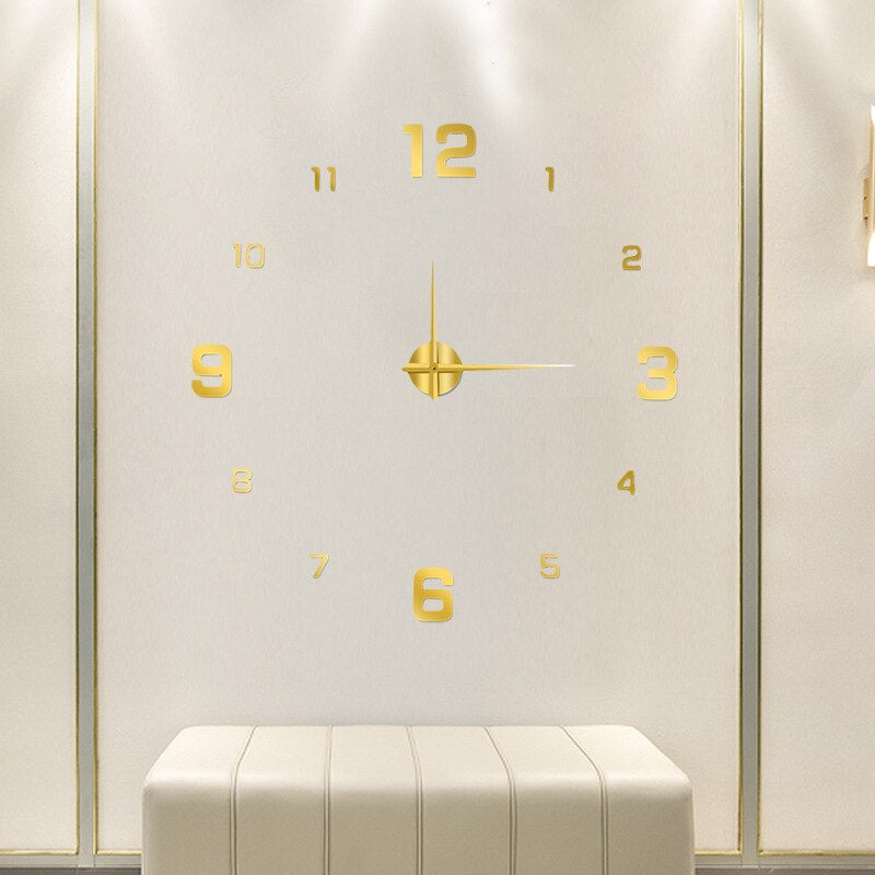 Grote 3D Wandklok met Stil Uurwerk en Driedimensionaal Ontwerp voor Modern Interieur Genummerd - Goud