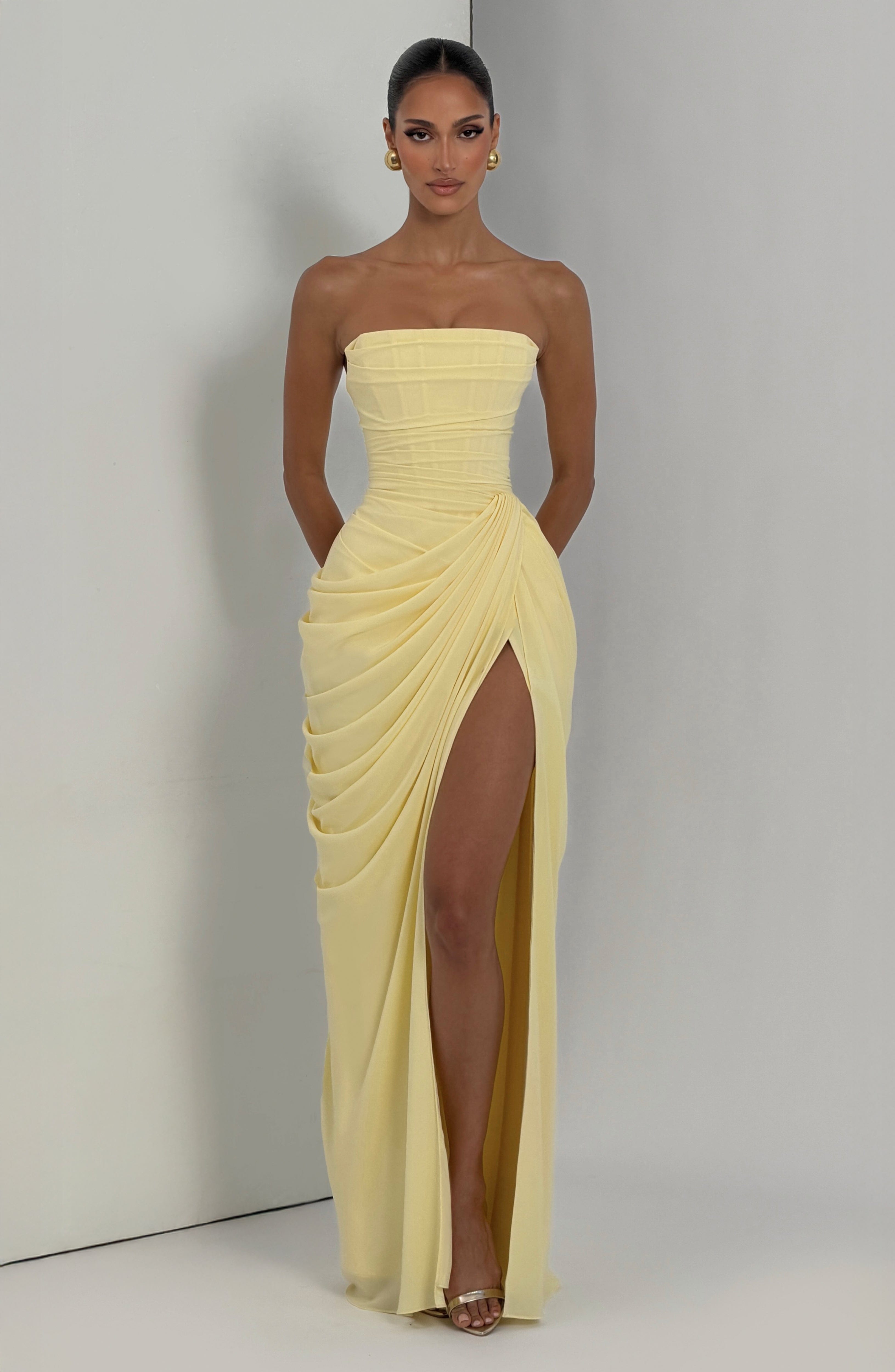 Flōre | Sculpturale Avondjurk met Corset en Drapering