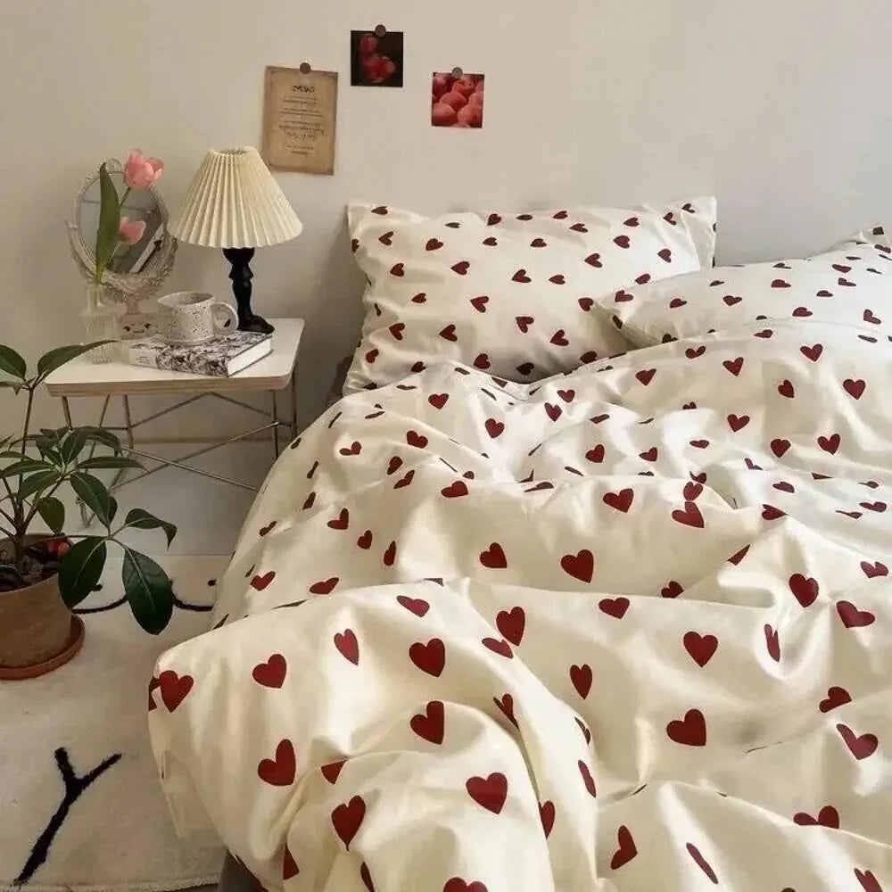 Love Heart Beddengoedset – Elegante Dekbedovertrek met Kussenslopen en Laken, Verkrijgbaar in Enkel, Dubbel en Queen Maten Queen (4 stuks)