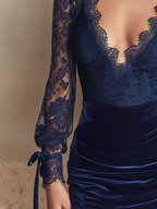 Mira | Dames Jurk - Fluwelen Bodycon Mini met V-hals en Kanten Details