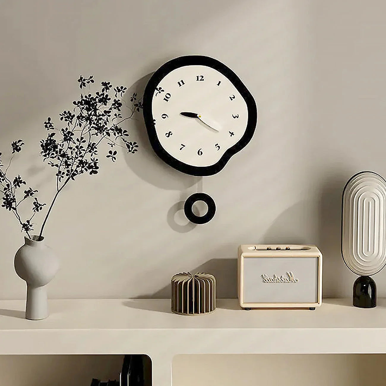 Moderne Grote Wandklok met Abstract Ontwerp en Stil Kwartsmechanisme – Uniek Sculpted Design voor Interieur