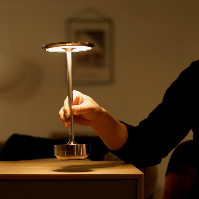 Moderne Oplaadbare Tafellamp met Drie Lichttemperaturen – Draadloze en Batterij Aangedreven Nachtkast Lampje voor Thuis en Kantoor Goud