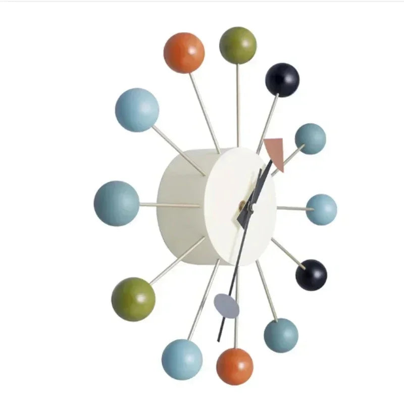 Moderne Wandklok 33 cm met Stil Kwartsmechanisme en Kleurrijke Houten Ballen voor Speelse Interieurs