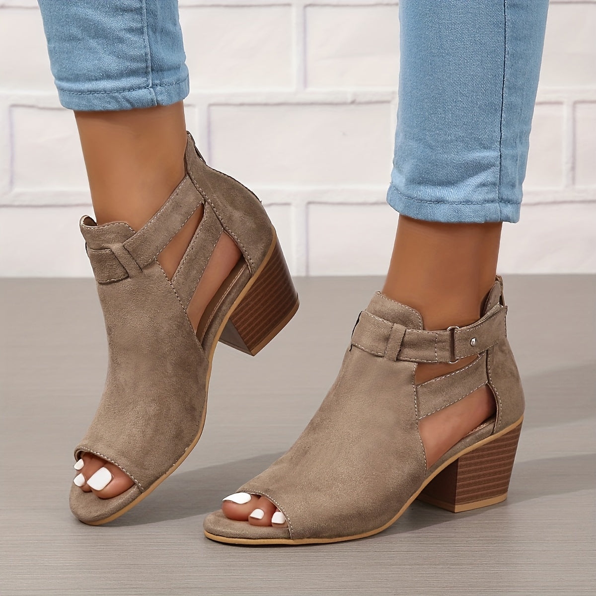 Mora | Dames Blokhaklaarzen - Zacht Synthetisch Materiaal, Peep-Toe Beige