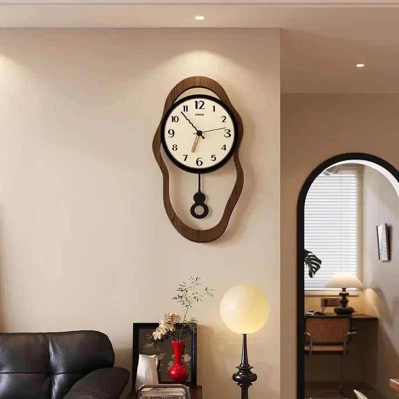 Retro Modern Wandklok met Stille Werking en Houtlook Afwerking