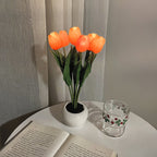 Tulp Nachtlampje – LED Tulpen Lamp, Bloemenlamp met 3 of 6 Tulpen, Oplaadbaar of op Batterijen, Sfeerlamp – LumiTulip 6 Oranje