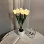 Tulp Nachtlampje – LED Tulpen Lamp, Bloemenlamp met 3 of 6 Tulpen, Oplaadbaar of op Batterijen, Sfeerlamp – LumiTulip 6 Wit