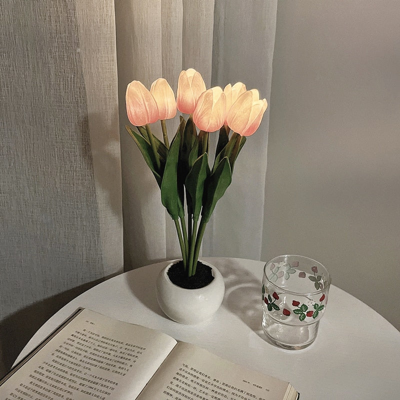 Tulp Nachtlampje – LED Tulpen Lamp, Bloemenlamp met 3 of 6 Tulpen, Oplaadbaar of op Batterijen, Sfeerlamp – LumiTulip 6 Roze