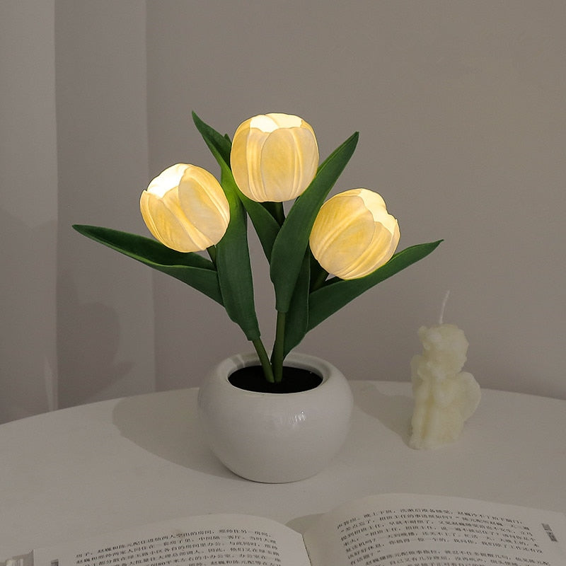 Tulp Nachtlampje – LED Tulpen Lamp, Bloemenlamp met 3 of 6 Tulpen, Oplaadbaar of op Batterijen, Sfeerlamp – LumiTulip 3 Geel